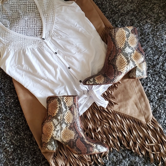 NWOT Chinese Laundry Snakeskin Print Booties 6.5 - Picture 3 of 7